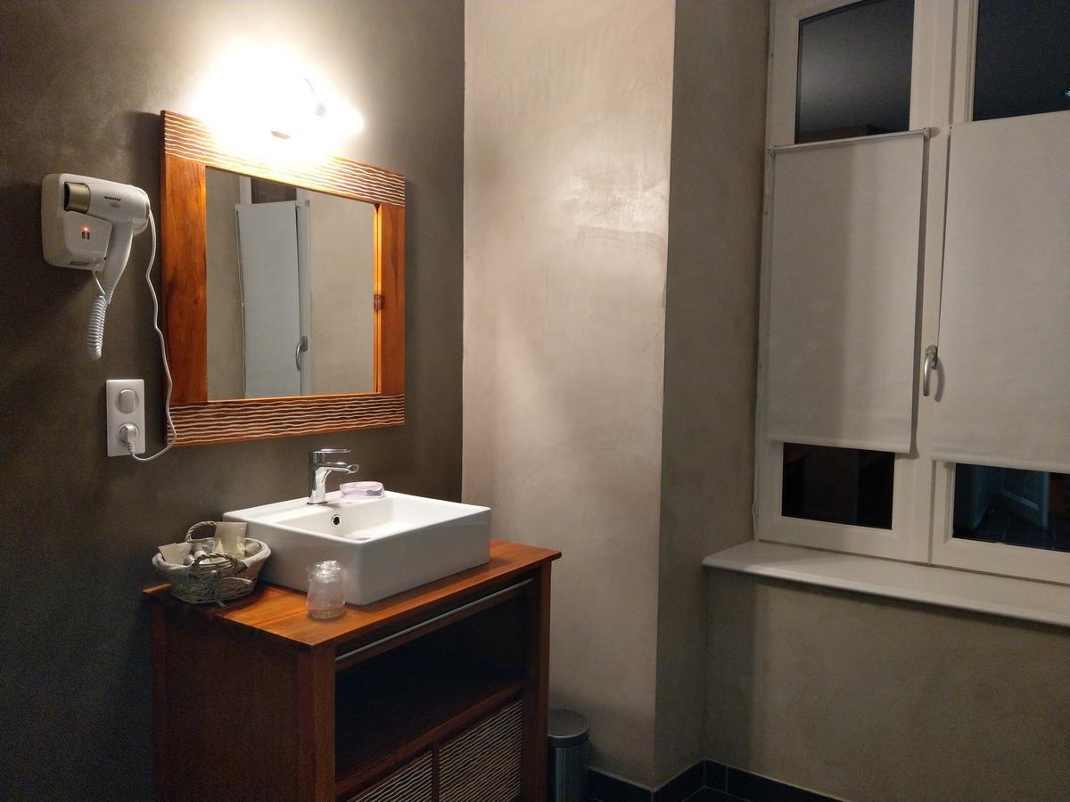 Les Chambres D'Hotes De La Frissonnette Auzelles Exterior foto
